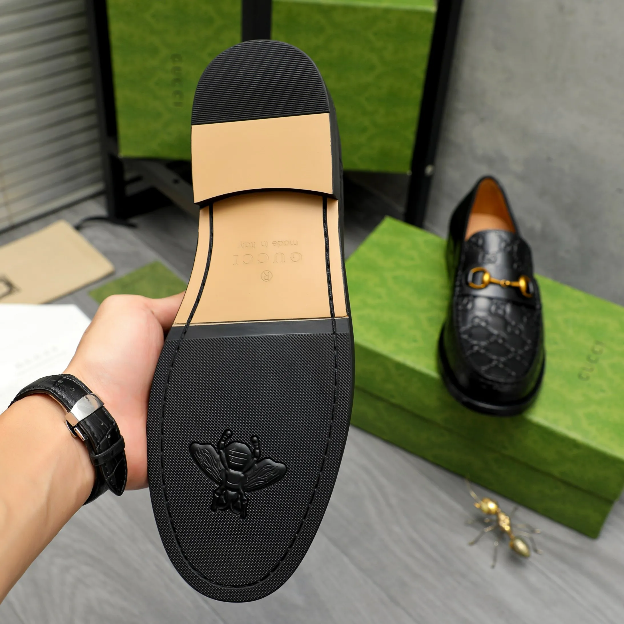 Men's shoes 💰420 Product trademark: GUCCI "Gucci" business slip-on leather shoes Regular size: 38-45 (45. Customized, non-returnable) Product materials: Selected embossed cowhide upper, cowhide lining, original rubber outsole